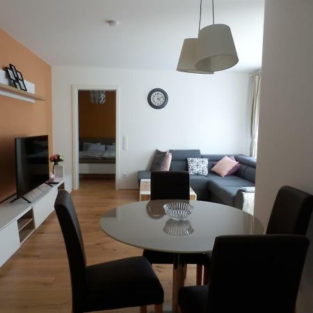 Apartament Spacious, Modern 1-Bdrm Apt Near Vic & Austria Ctr Wiedeń Zewnętrze zdjęcie