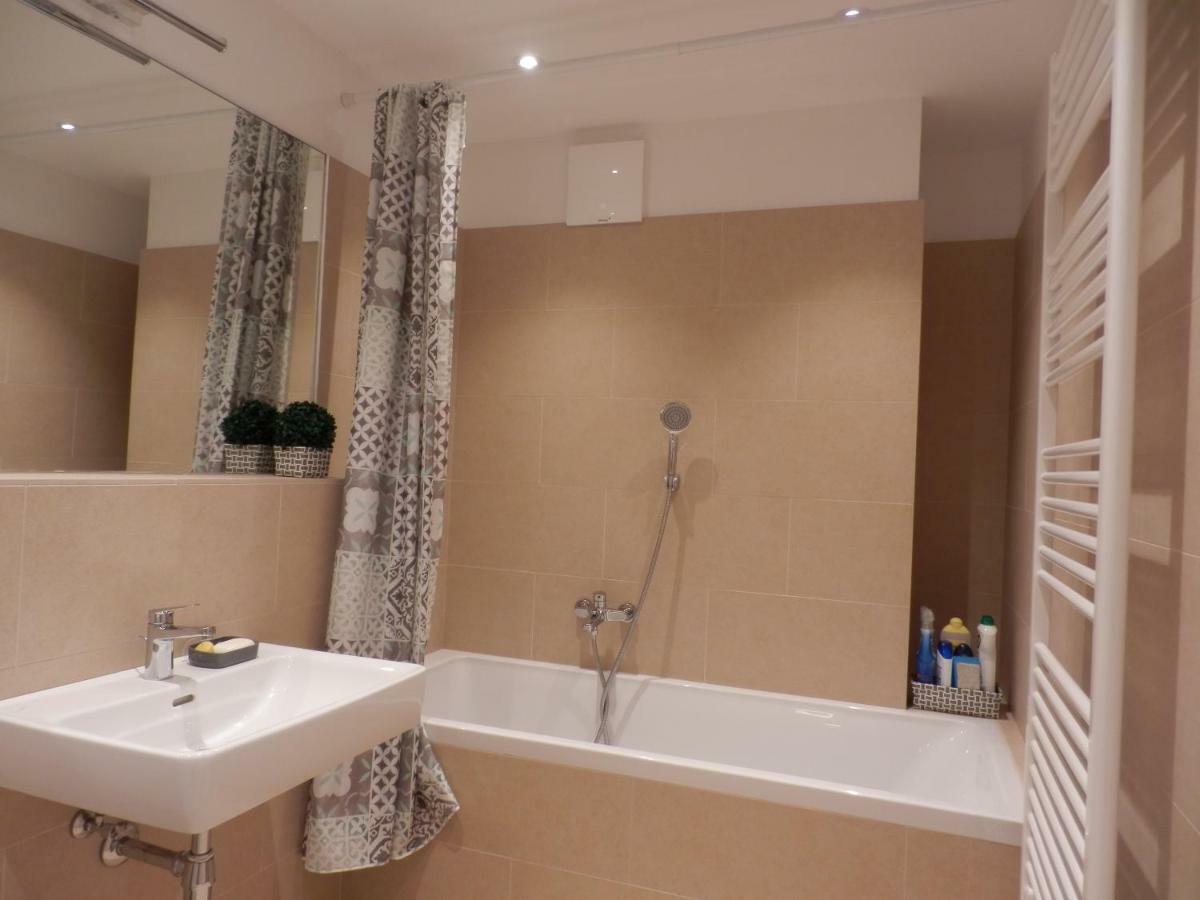Apartament Spacious, Modern 1-Bdrm Apt Near Vic & Austria Ctr Wiedeń Zewnętrze zdjęcie