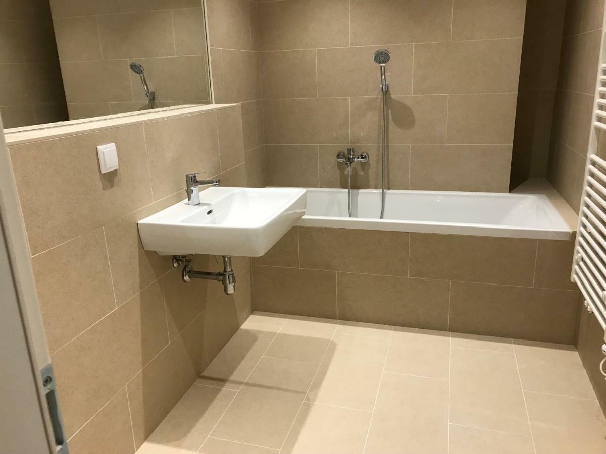 Apartament Spacious, Modern 1-Bdrm Apt Near Vic & Austria Ctr Wiedeń Zewnętrze zdjęcie