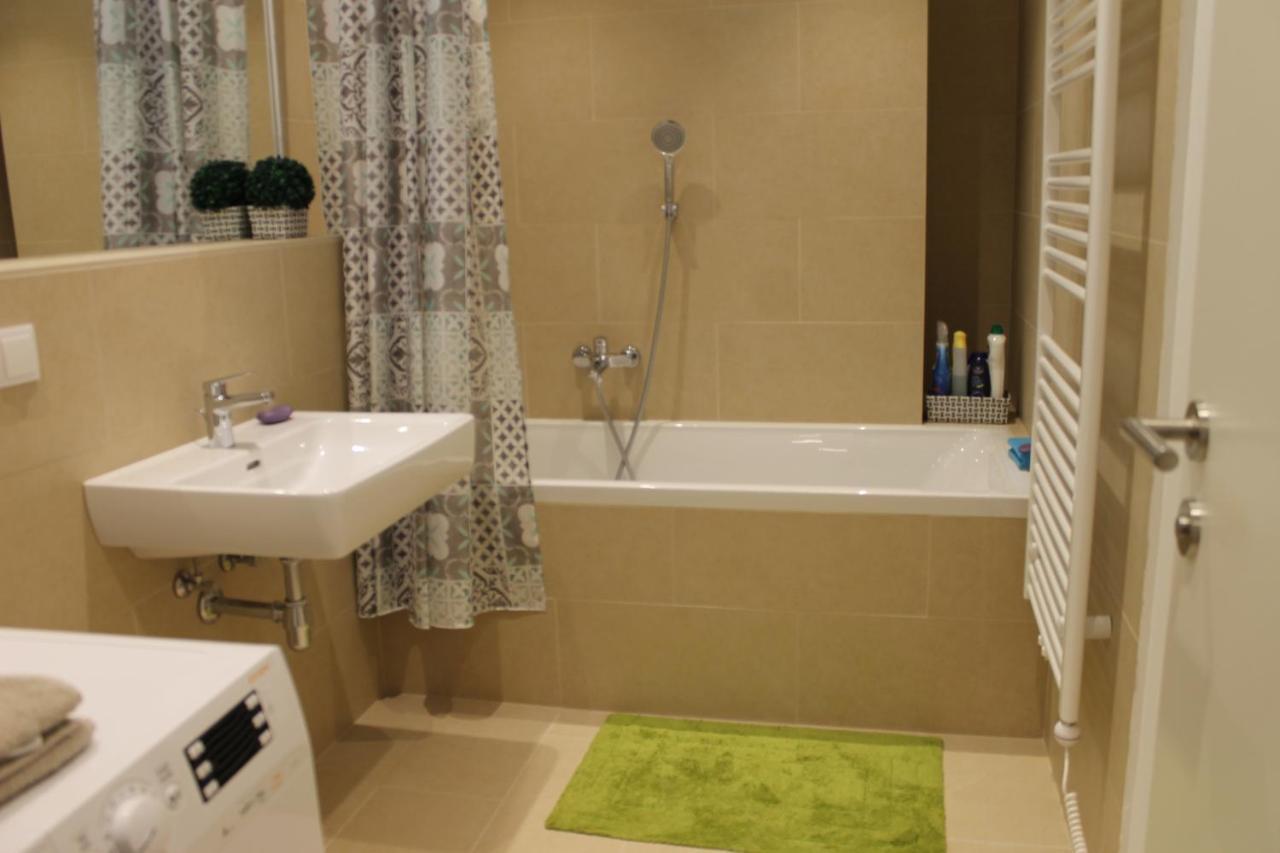 Apartament Spacious, Modern 1-Bdrm Apt Near Vic & Austria Ctr Wiedeń Zewnętrze zdjęcie